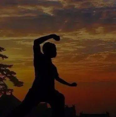 太极拳“慢如抽丝,疾如电挚”_运动