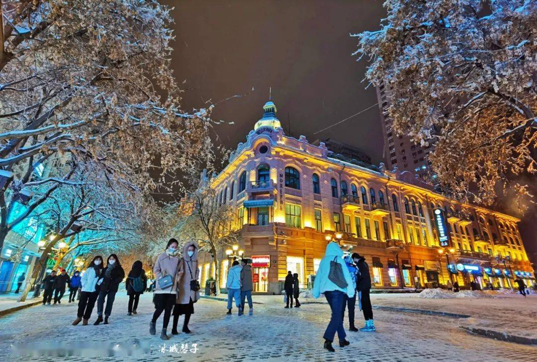 暴雪过后的哈尔滨中央大街比欧洲的街道还美