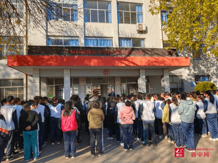 桓台县陈庄中学开展消防安全演练活动_能力