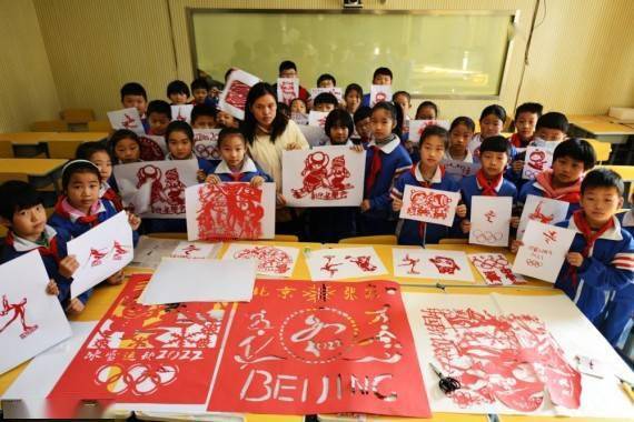 主题|河北广平：巧手剪纸 祝福冬奥