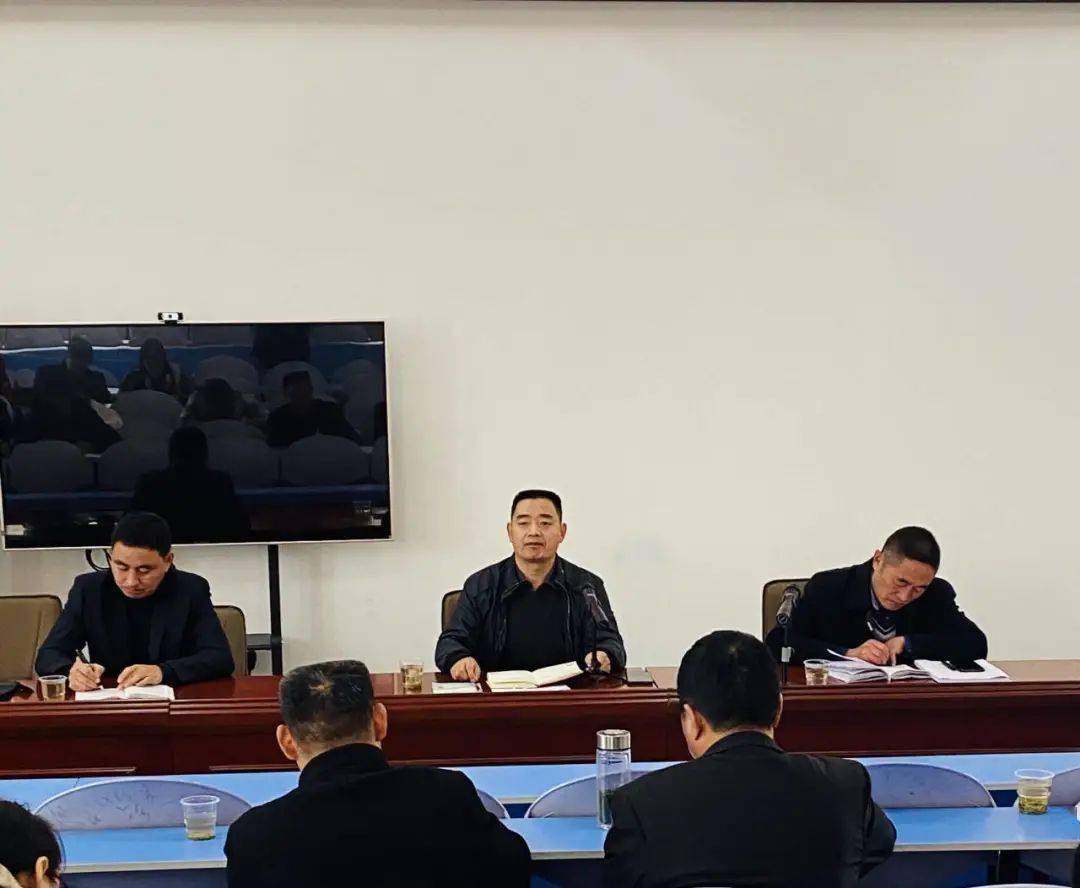 小学,幼儿园在以胡先意同志为校长的中心学校领导下一定可以勇攀高峰