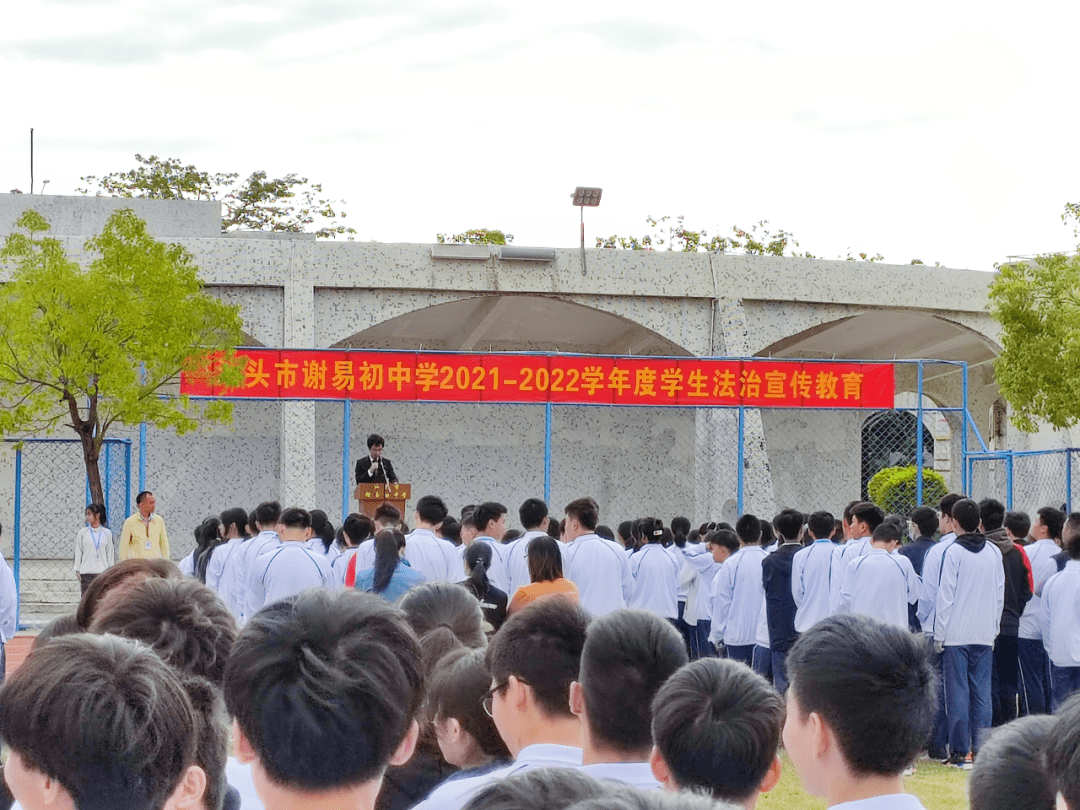 汕头市谢易初中学校服图片