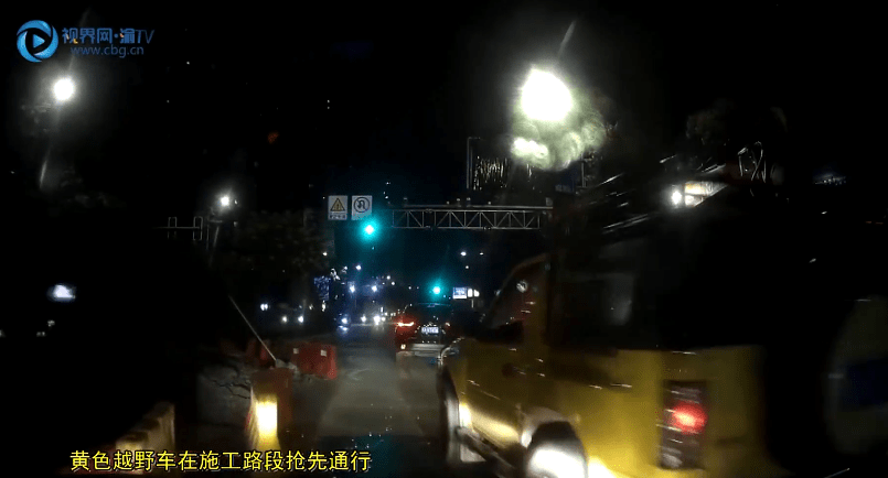 车辆直接被 掀翻 被撞司机负全责 越野车