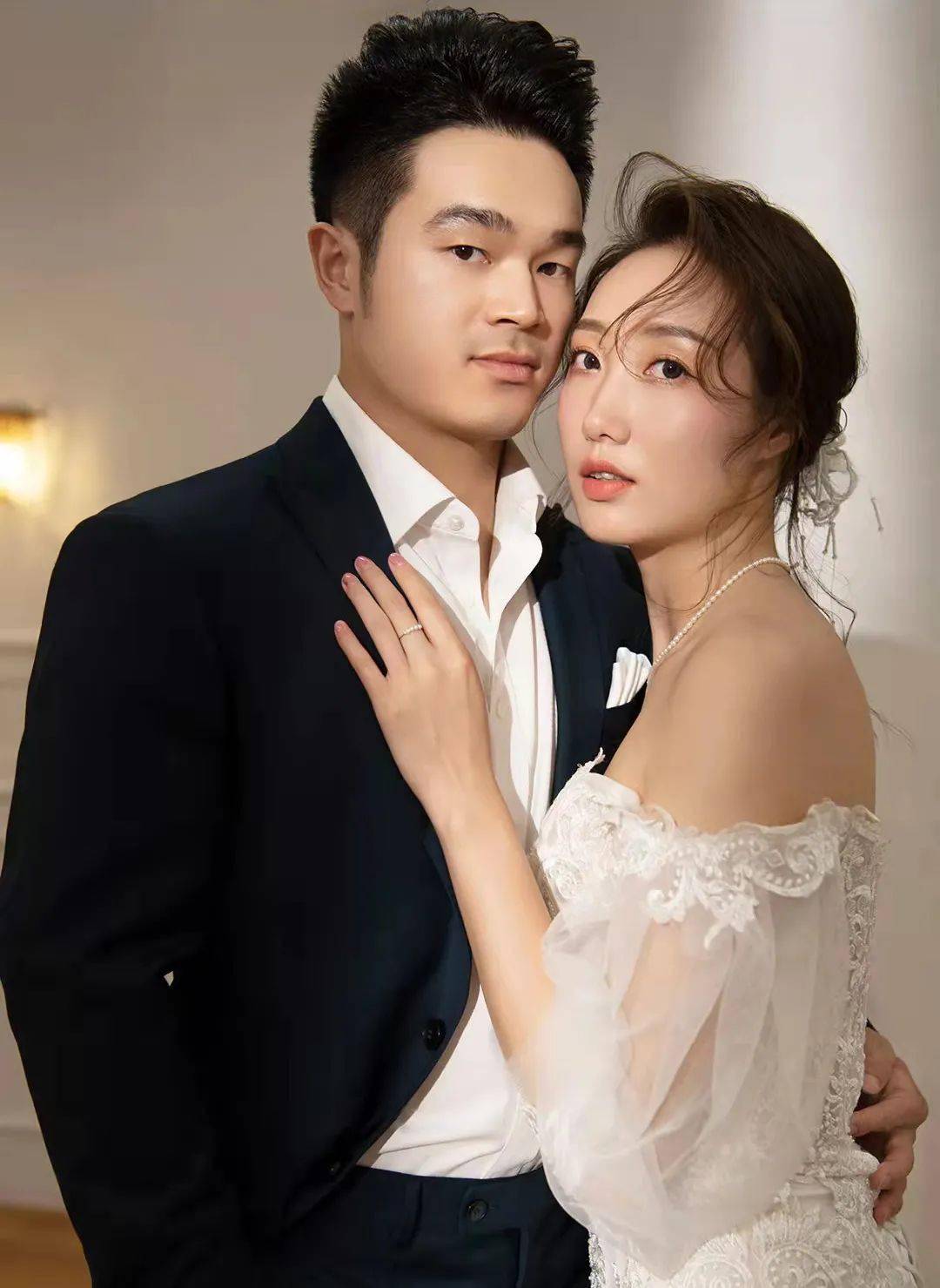 今日大婚惊喜奉上祝铁人体育代言人石智勇妻子陈晓旦新婚快乐