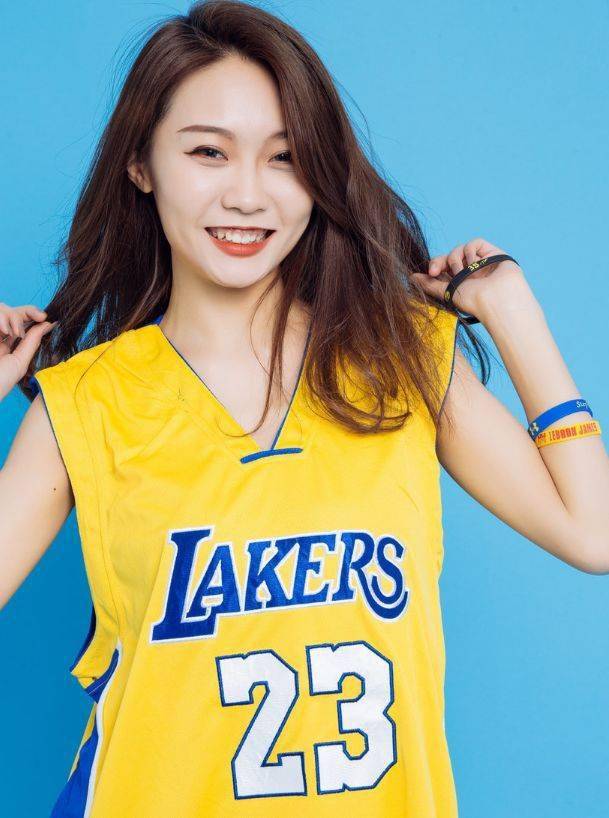 看了这组写真,好想打比赛的时候有她在场边加油!