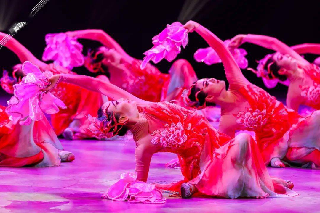 黑龙江艺术职业学院《花季》上海戏剧学院附属舞蹈学校《大河印象》