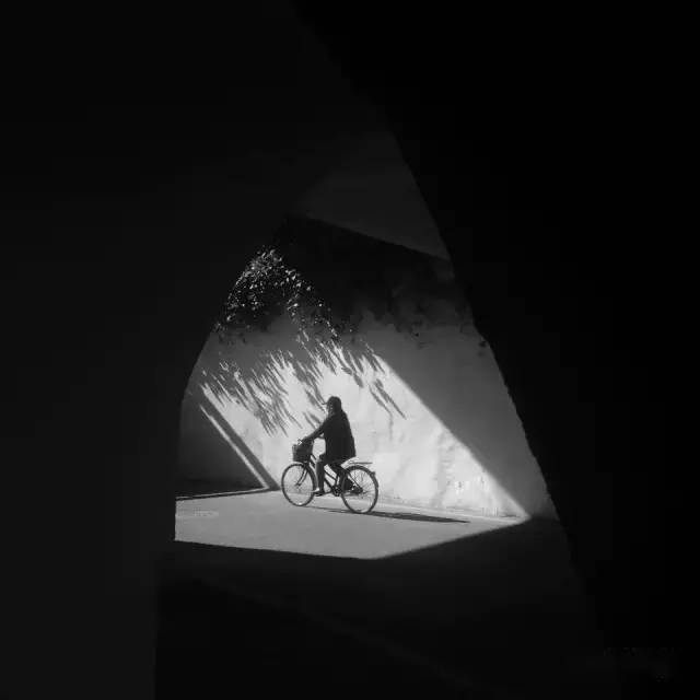 设备要单反何用？手机照样拍出自行车大片！