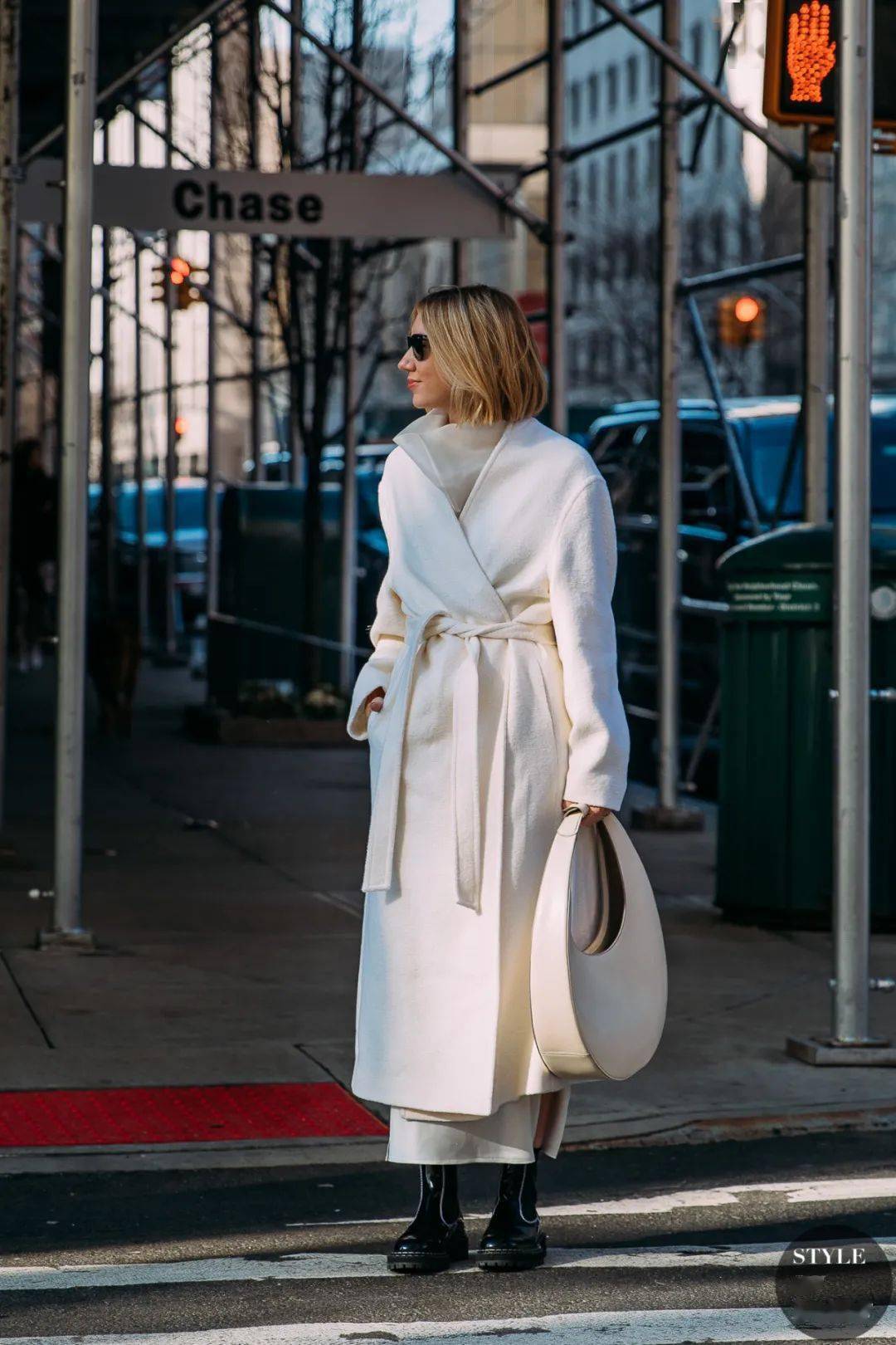 做工 一件双面呢大衣要好几万?凭什么这么贵?