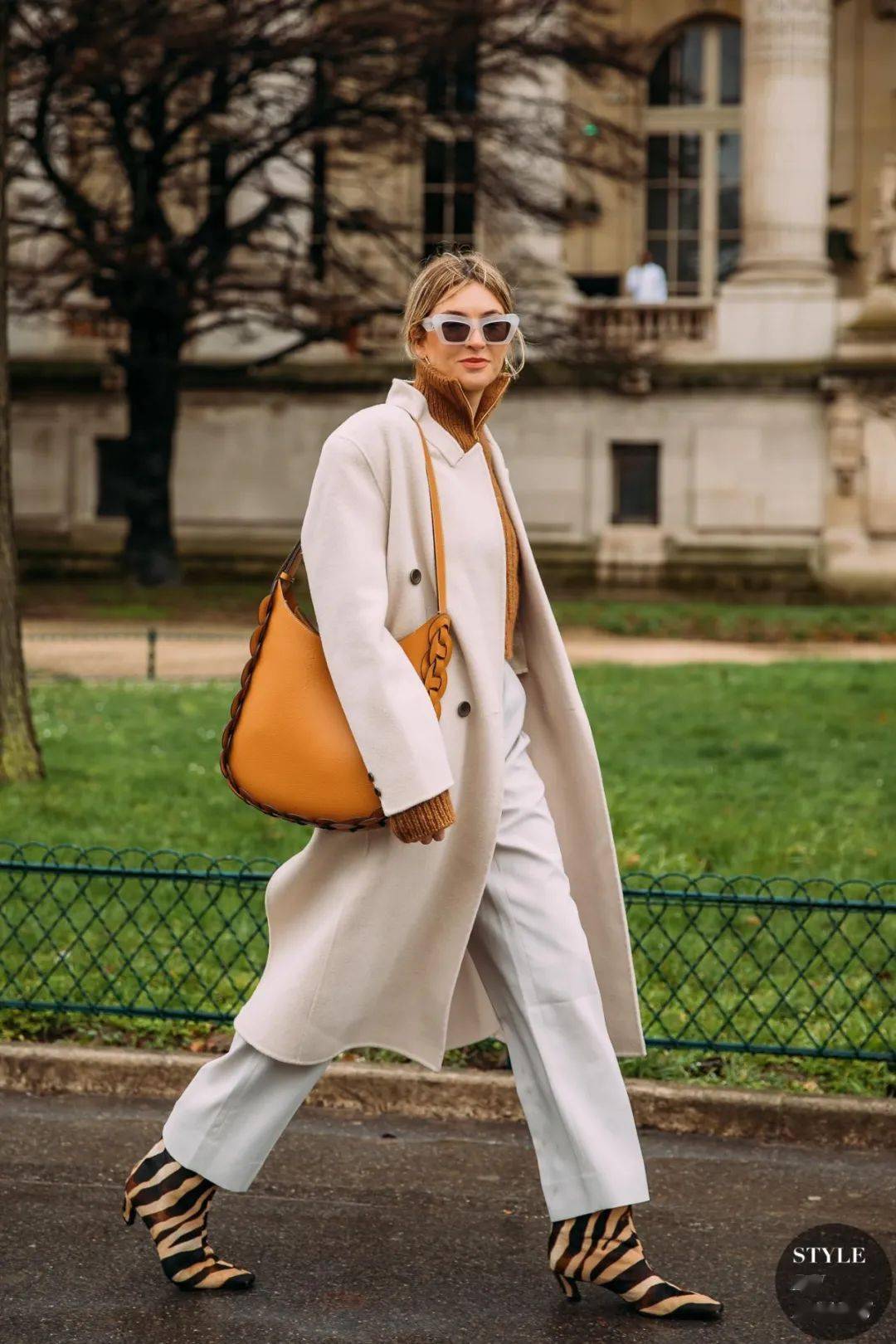 做工 一件双面呢大衣要好几万?凭什么这么贵?