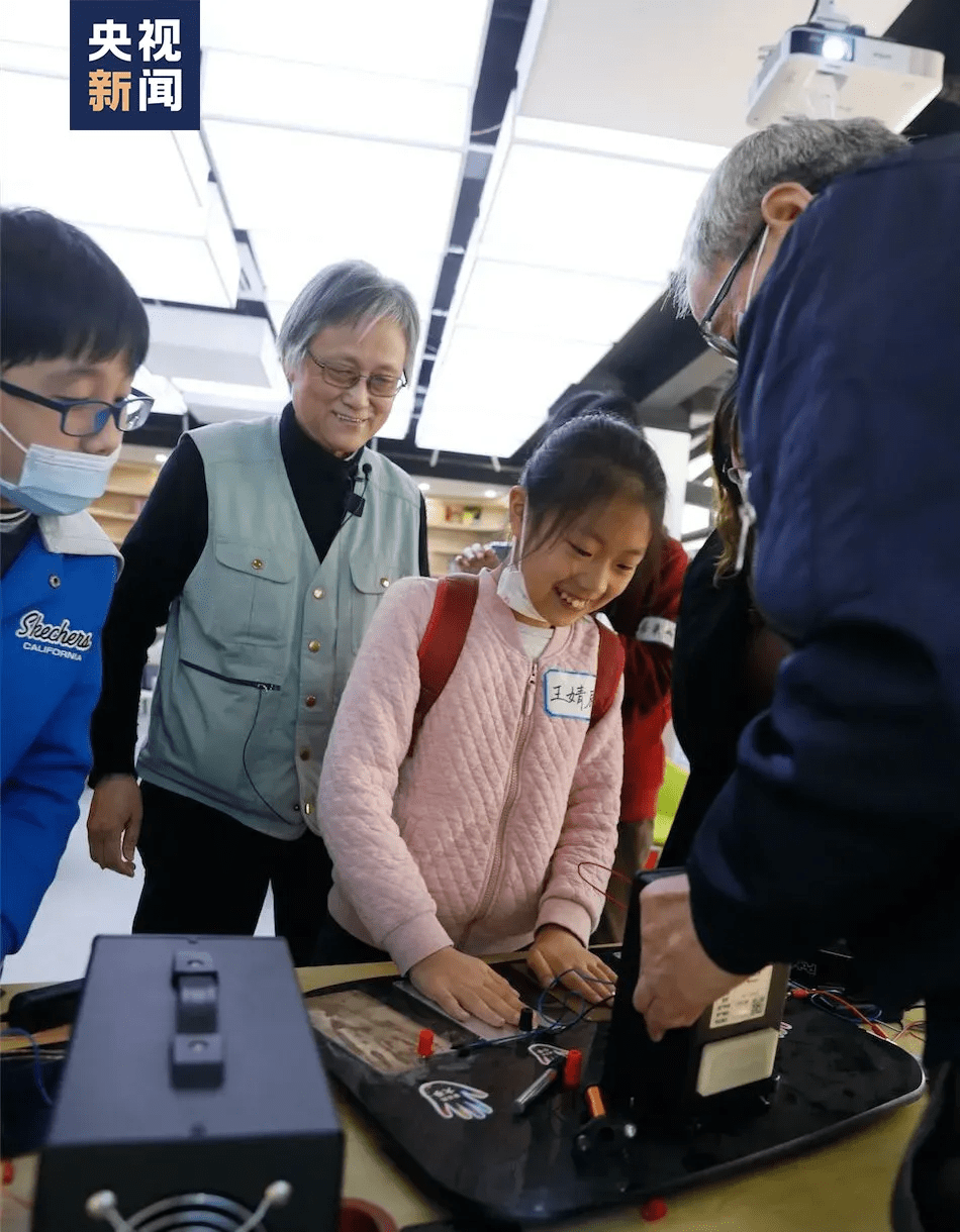 72岁女教授硬核科普，百万网友粉上她