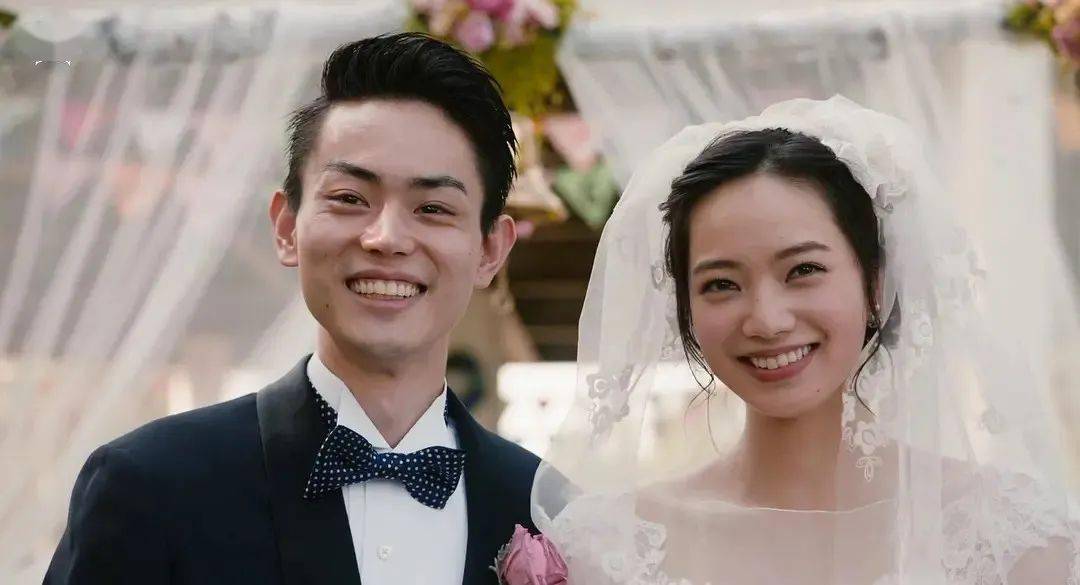 神明cp成真了 菅田将暉和小松菜奈官宣结婚