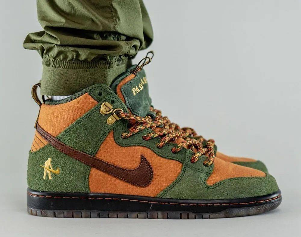 Nike 割韭菜配色 ！？新联名 Nike SB Dunk Hi 实物曝光！