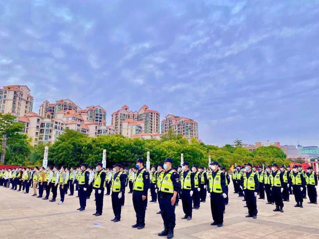 莞邑大地你我守护横坑小学家长服务队参加东莞义警誓师大会