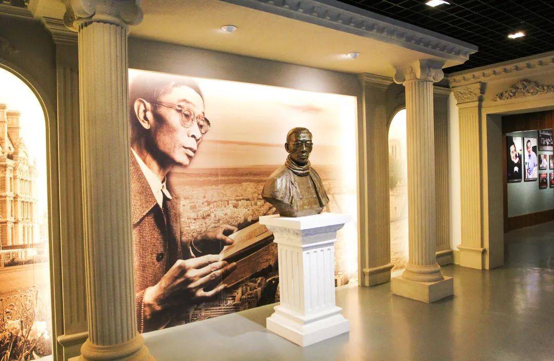 先后建成傅雷生平陈列馆,傅雷译著研讨室和傅雷翻译体验室,面积约700