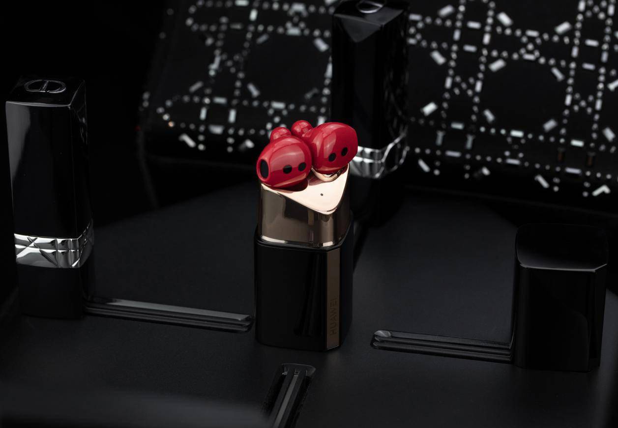 华为口红耳机颜值兼具实力，一款即便千元级也值得入手的好产品