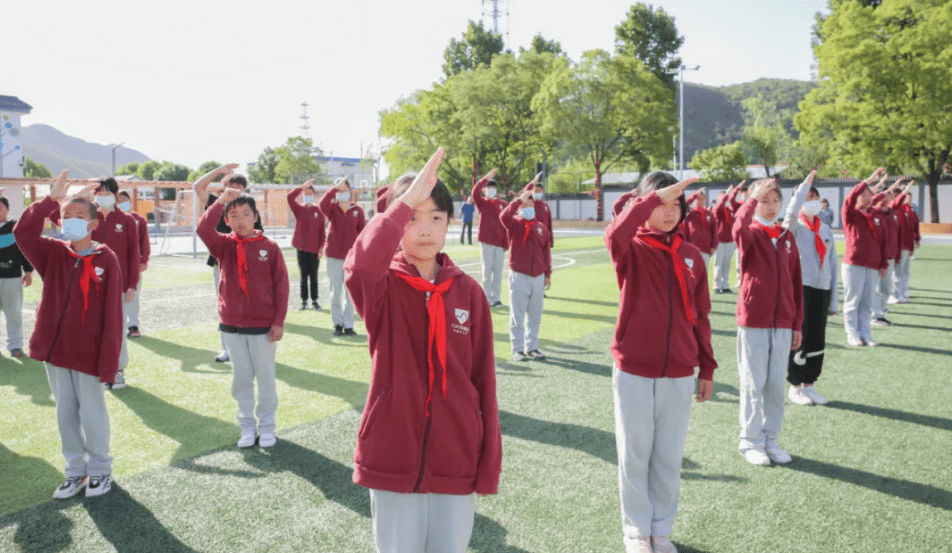 乡村|不靠名师、不拼生源，这所乡村学校让我们看到教育“突围”的可能