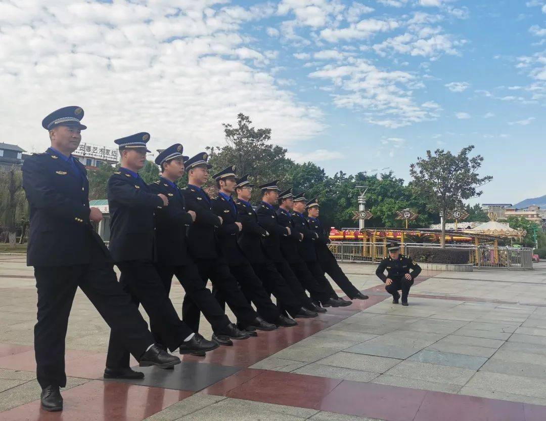 强化执法队伍基础 树城市管理新形象