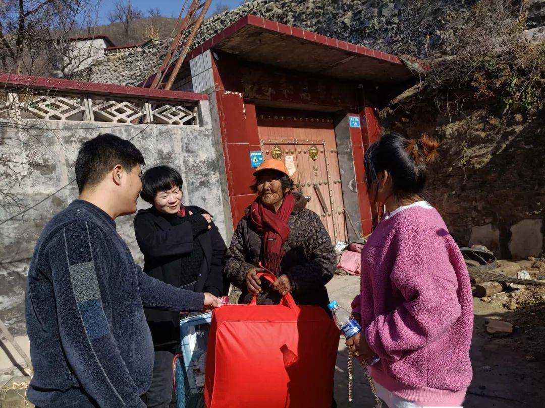 讲党课送温暖促振兴曲阳县齐村镇扎实开展11月份党员活动日