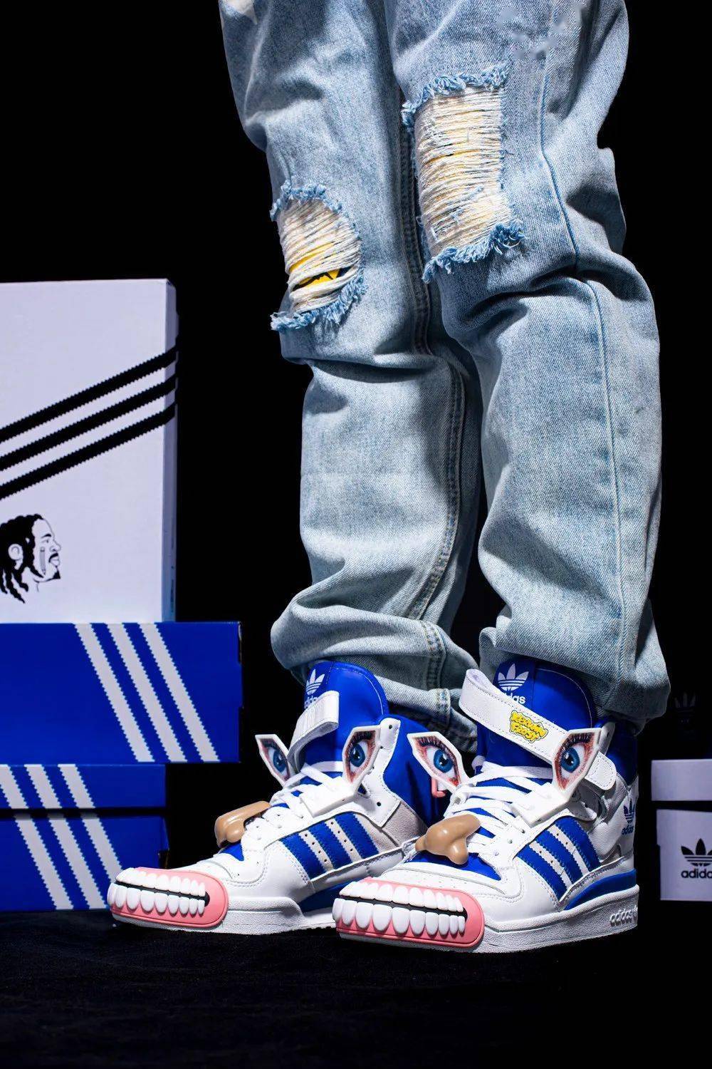 Kerwin 社交牛 X 症专属！今年阿迪最怪联名鞋定价看傻了！网友：上脚不挺帅吗？！