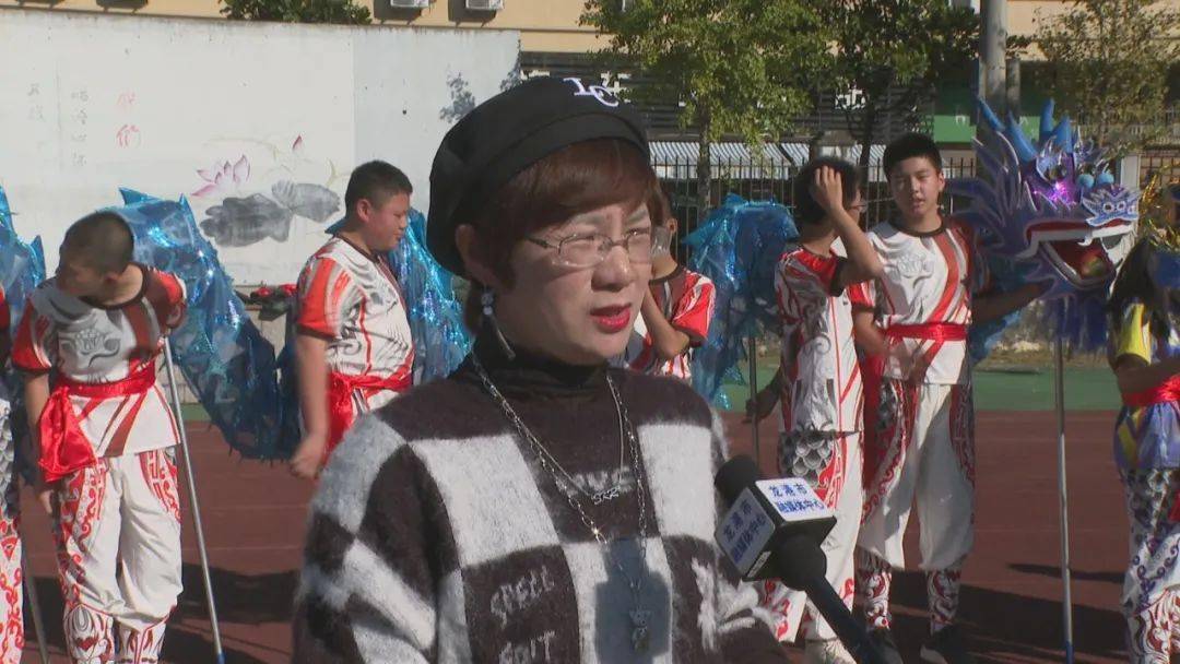 龙港四中八年5班班主任 陈飞燕:这个活动能够促进我们班集体孩子凝聚