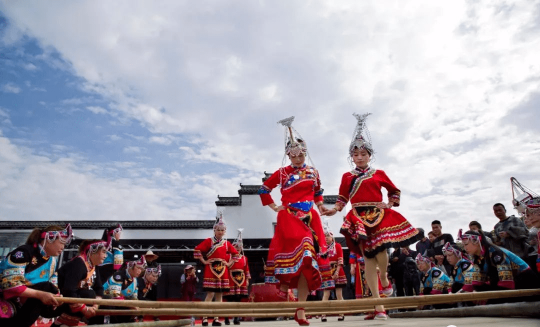 畲族竹竿舞 林庆丰 摄近年来,佳阳畲族乡还在基础设施上不断加码.