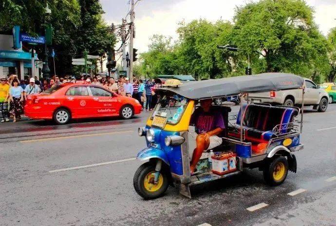 北京叫做蹦蹦,重庆叫做拜拜车,武汉叫麻木,常德叫慢慢游.