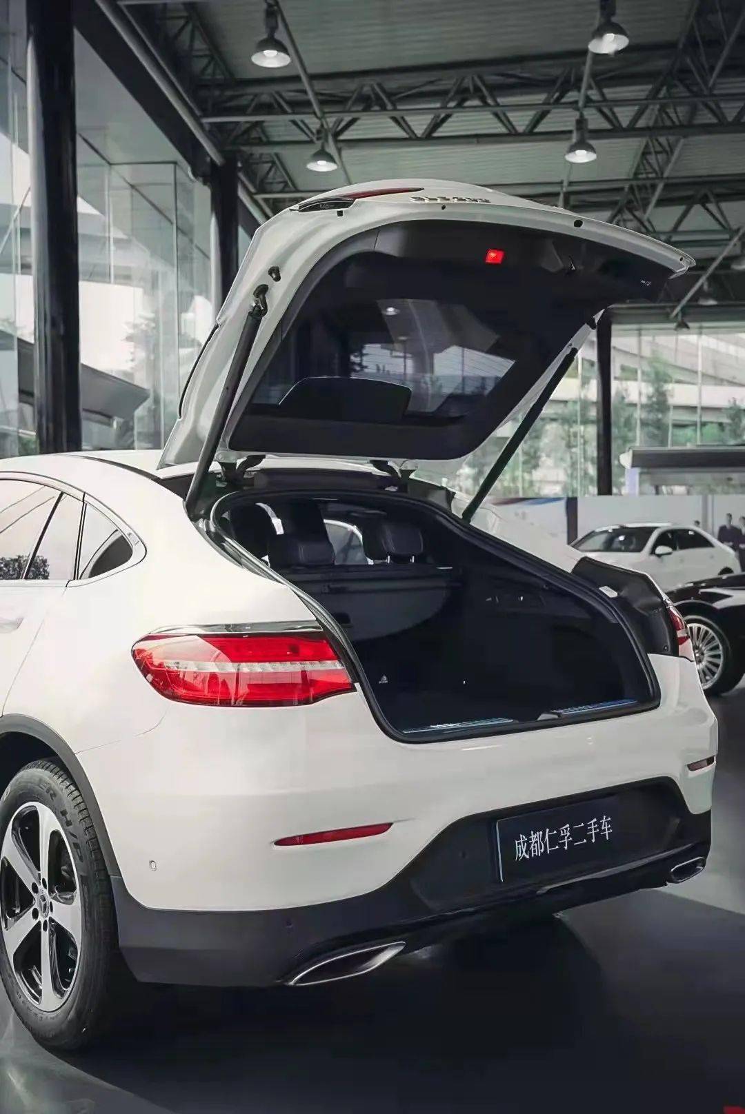 成都仁孚认证二手车glc200coupe