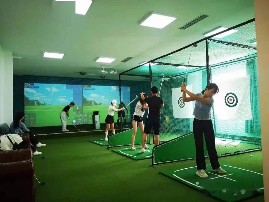 关注"高尔夫金牌信息"微信公众号,点击左下角键盘,对话框内回复活动