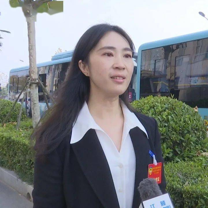 孔越政协委员我本次带来的提案是关于加大中小学艺术类专业教师招聘