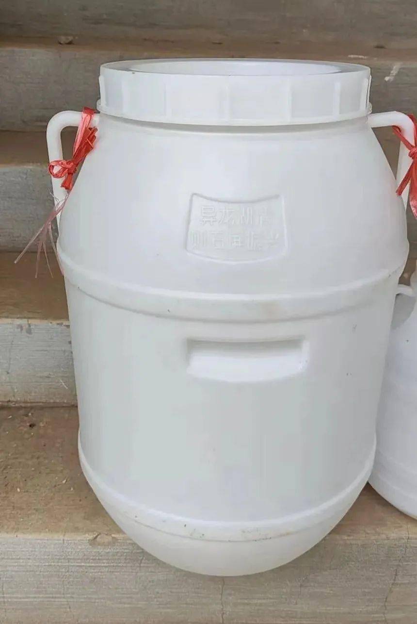 和生活污水收集处理的重要性和必要性,叮嘱群众泔水污水不乱倒乱排