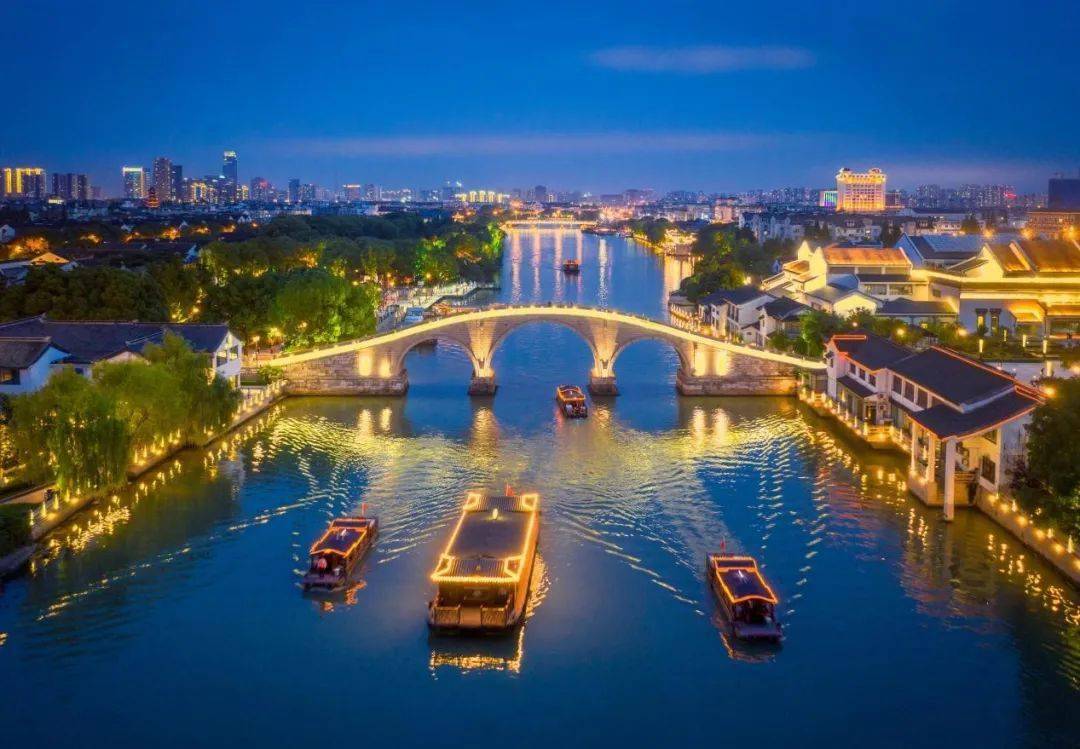 烟波 倾听千年运河的沉吟 0 1 本期奖品 苏州古运河游船票1份(2张) 共