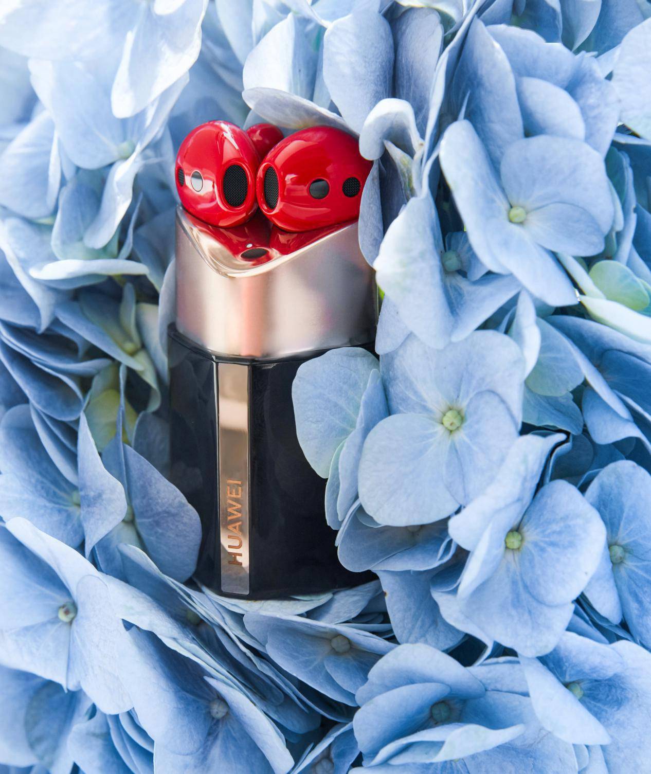 女性 TWS 降噪耳机新选择：华为“口红耳机”颜值实力同步在线