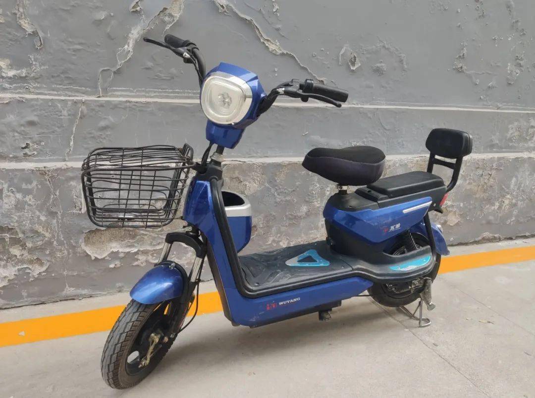 电机号:jn48v1606k0518965,橘色赛克牌电动车3,黑色快马牌电动车2