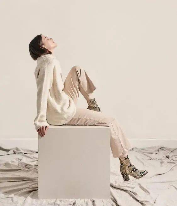 脸部女人的衣服，永远不嫌多