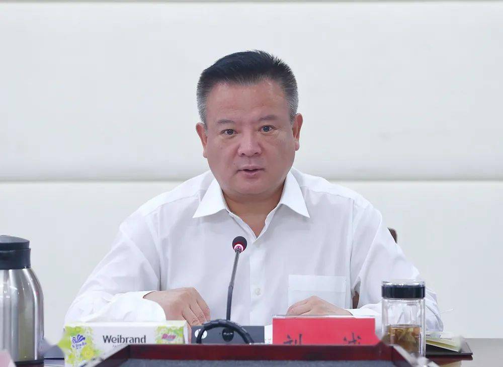 省委政法委机关传达学习党的十九届六中全会和省委七届十一次全会精神