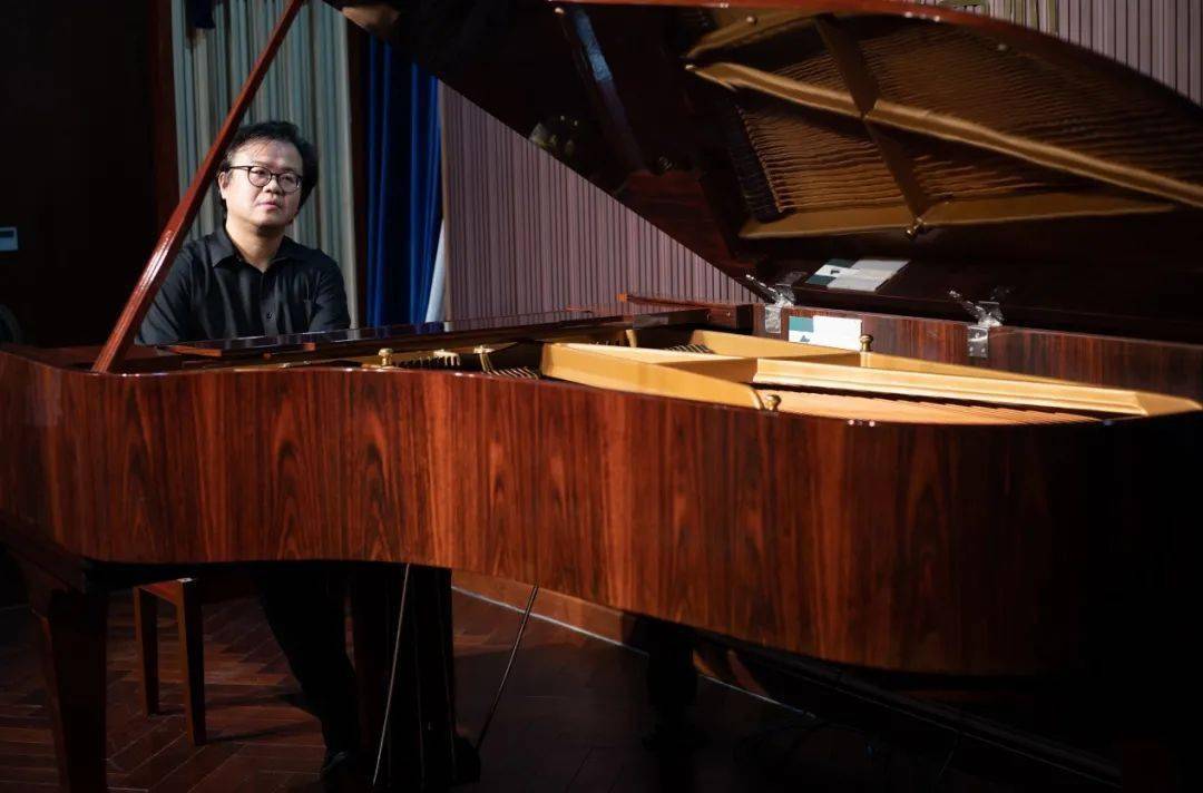 方式 公益票价1元 *本场艺术讲堂所有观众凭票入场(包括婴幼儿) 李昕