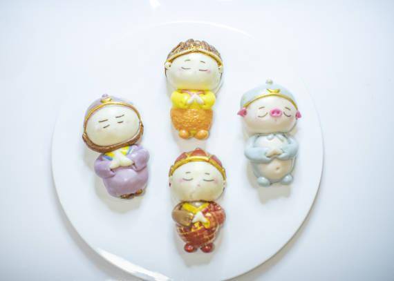 食品|生活观察|高颜值、IP融合、低卡减脂……花样小零食如何撬动大市场？