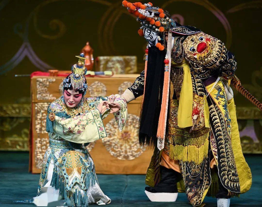 《嫦娥奔月》《西施》;京歌《娄山关》,《前门情思大碗茶》;现代京剧