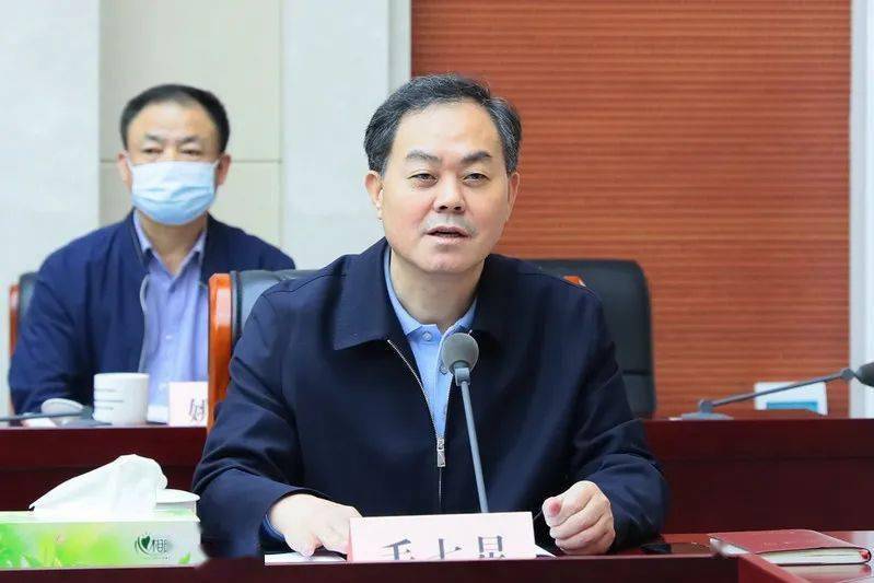11月17日下午,省商务厅厅长沈裕谋在省商务服务中心调研并召开座谈会.