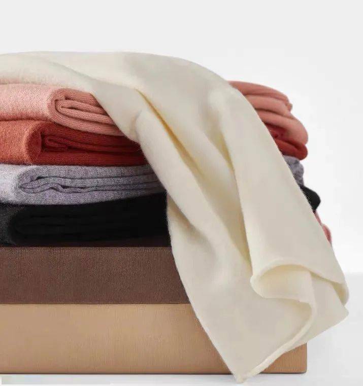 高领衫 长大衣+直筒裤=气质翻倍,这一套谁不说绝!