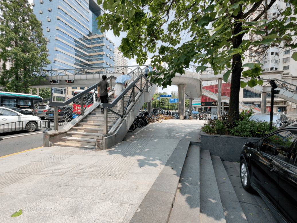 提示肇嘉浜路宛平路人行天桥加装电梯正式开工预计明年6月完工