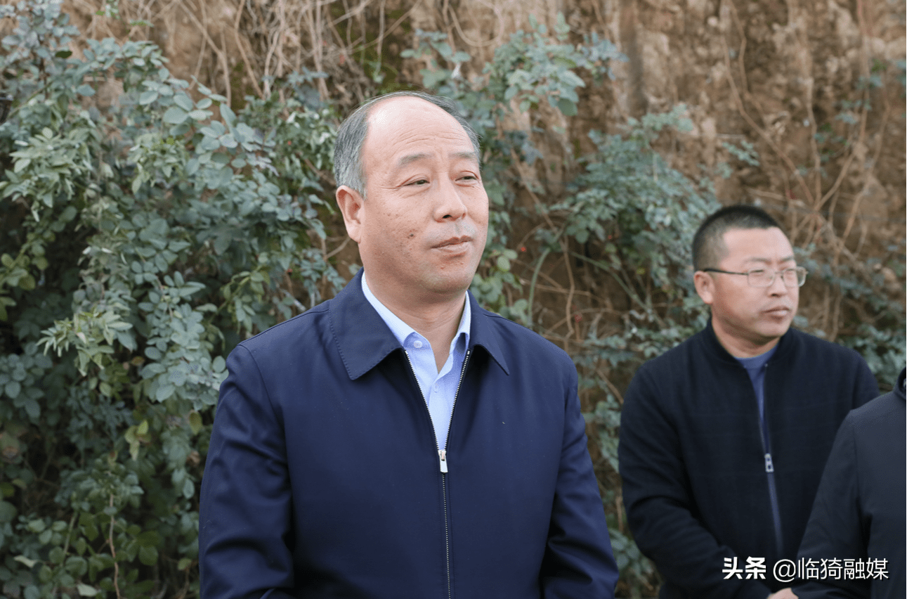 11月18日,临猗县委副书记,县长靳国全带领政府办,果业发展中心等相关