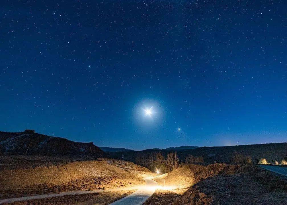 上海天文馆直播 | 今晚“月”一个吗？