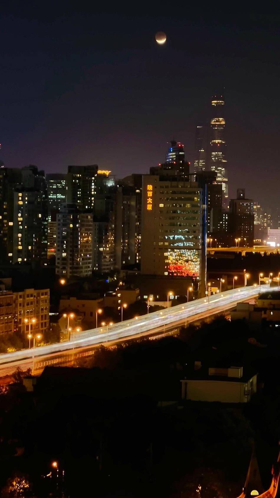 城事丨别再错过了！本世纪最长月偏食全球美图大放送