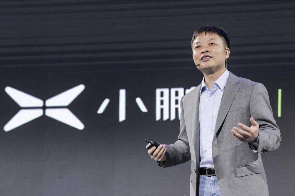 新 iPhone 或搭载苹果自研 5G 芯片/联发科发布天玑 9000 /美国将翻拍《釜山行》