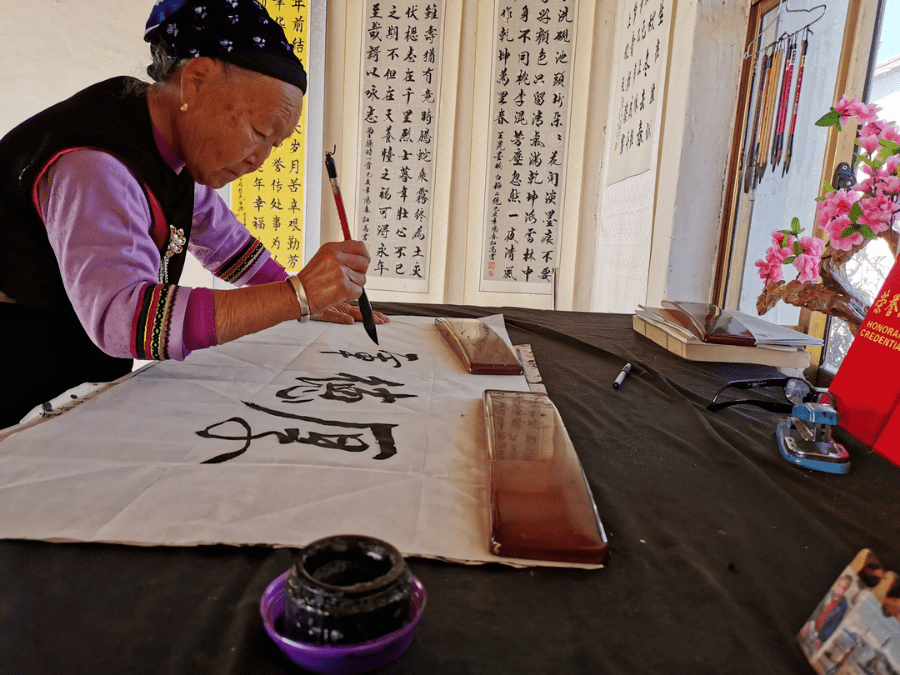 洱源|厉害啦！洱源这位77岁老奶奶写得一手“漂亮”书法