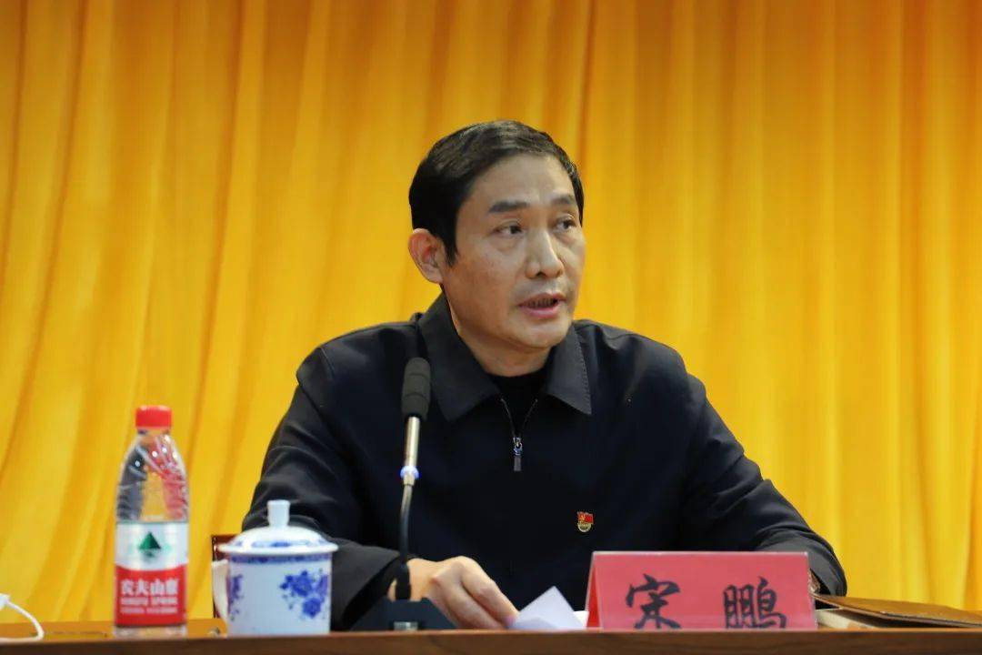 军休办党委书记任伟东同志,军休安置事务中心党组成员,副主任宋鹏同志