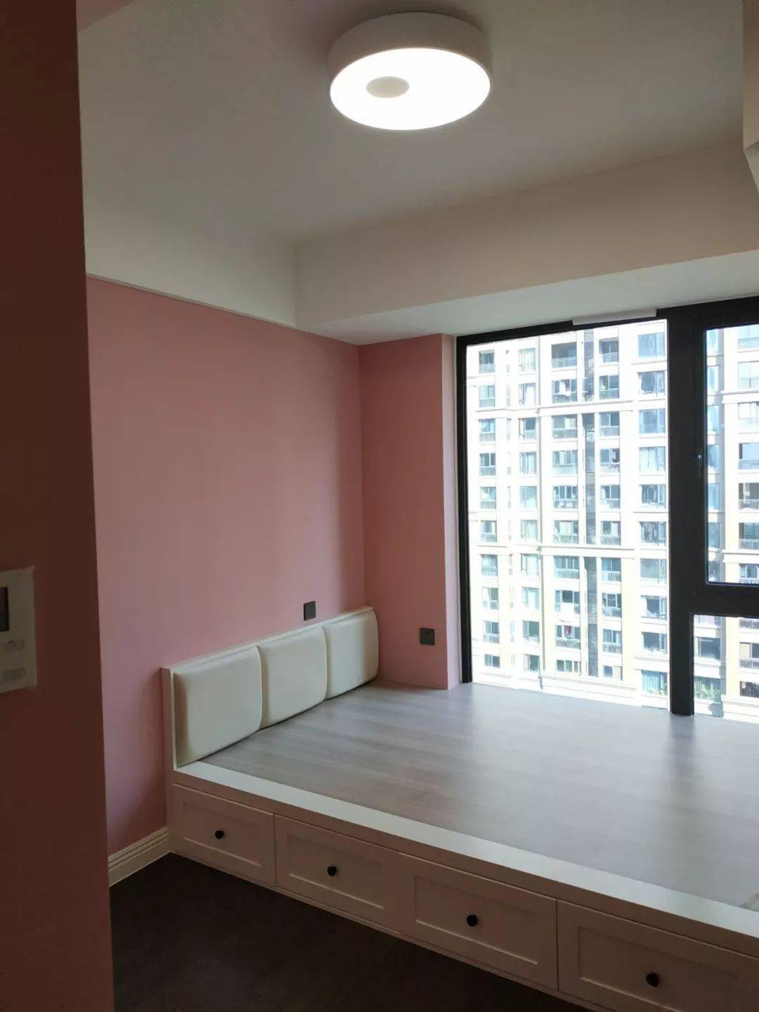 头次看到榻榻米这样做让小卧室住得更舒适你学会了吗