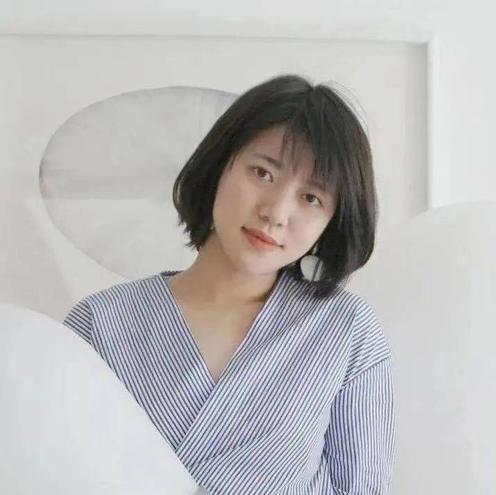 《东游记-家庭记忆》布面综合材料艺术家肖珊珊《逐流》水下纸艺作品
