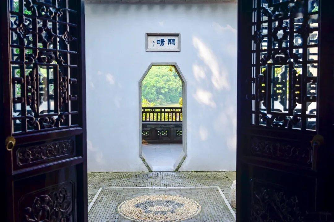 一框一景门洞中流动的诗情画意